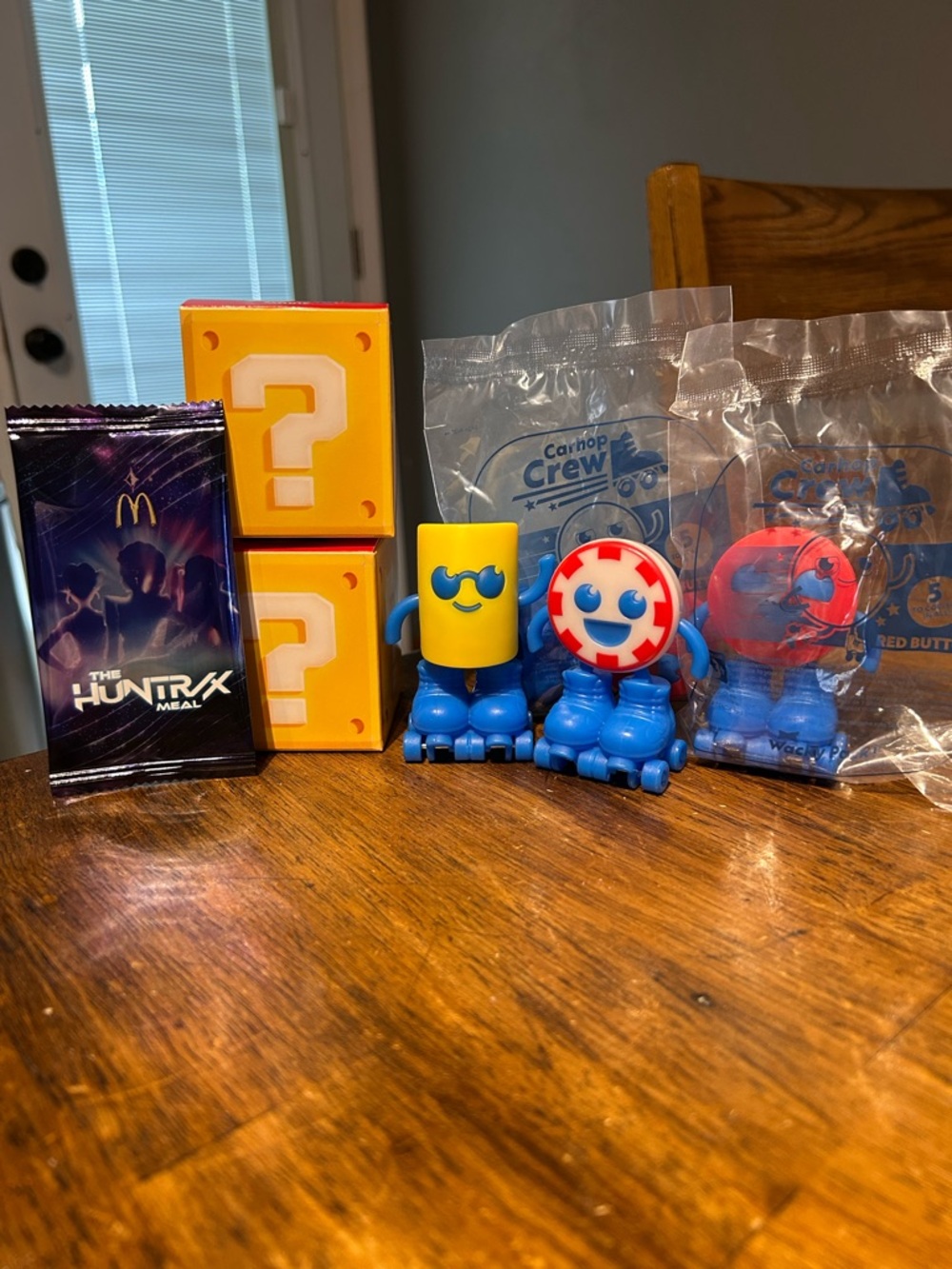 Lot of 7 kids meal toys.